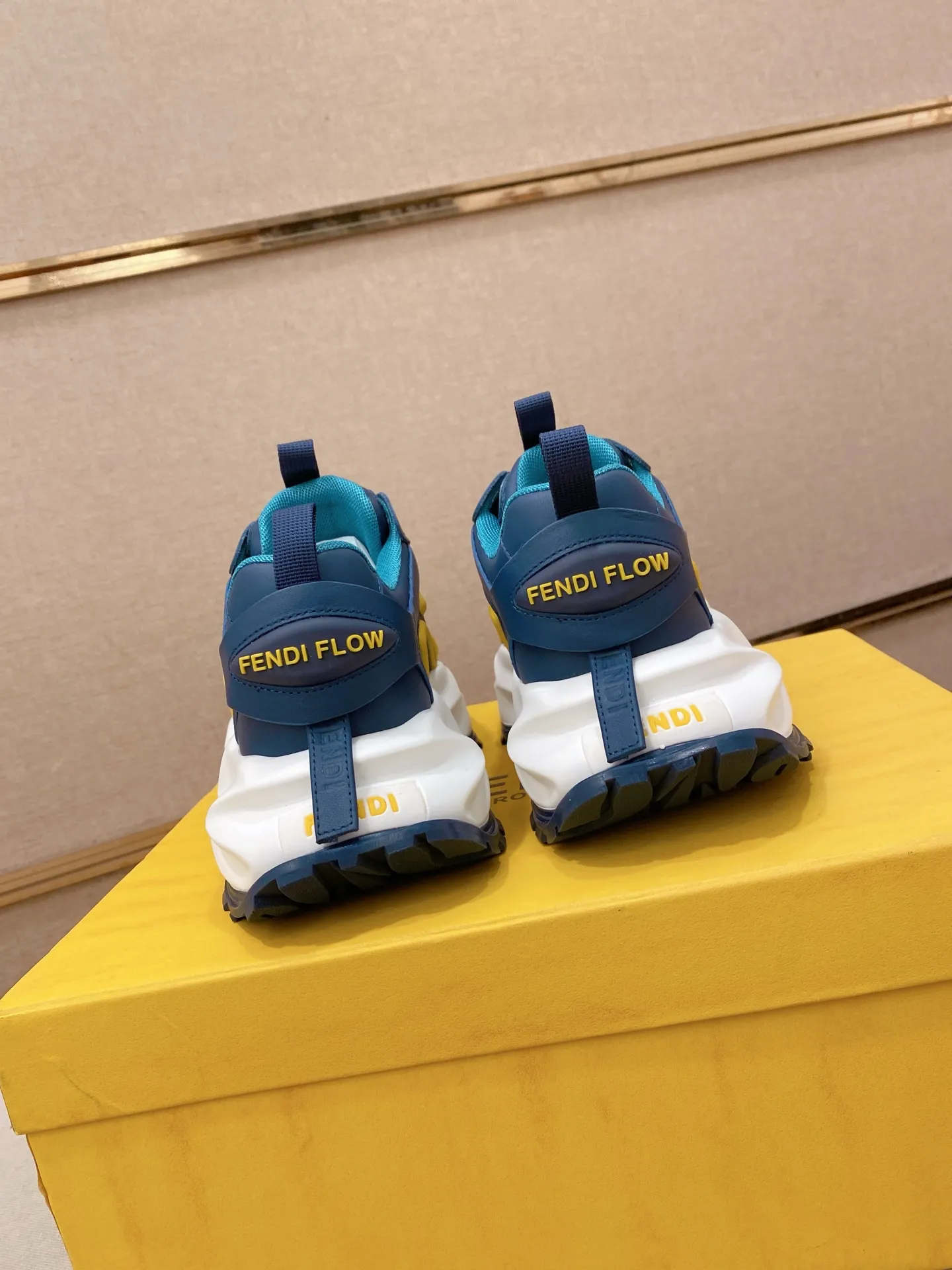 Factory price 580💰 FENDI new model (Fendi) official website 1:1 copy 👊🏻Upper 🇮🇹Imported cowhide🇩🇪Inside imported breathable mesh lining. The original outsole is molded to reflect the identity of every man, and the upper foot is elegant and stable🚶🏻🚶🏻The high-end custom counter original replica📯The shoe last remains unchanged regardless of wind and rain, and can withstand the verification of time🔍️,🔵 Size: 39-45. Can be customized 38-46 non-refundable and non-exchangeable!